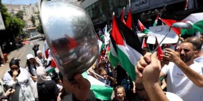 Ribuan Demonstran Turki Bawa Panci Dukung Palestina