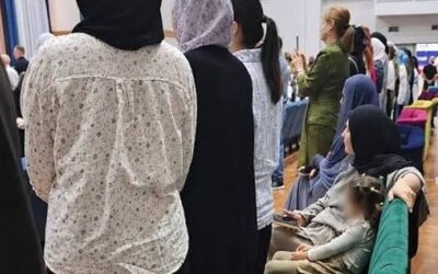 Tak Berdiri Saat Lagu Kebangsaan, Dua Muslimah Dagestan Didenda