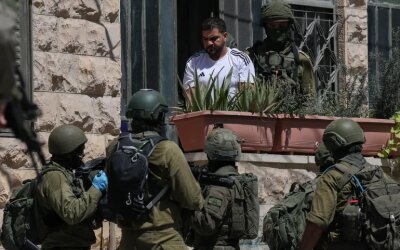 'Israel' Serbu Kamp Shuafat dan Anata, 100 Warga Palestina Ditangkap