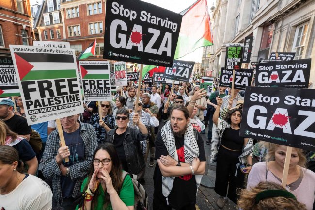 Pukuli Panci dan Wajan, Aktivis Pro-Palestina Inggris Protes Kelapran di Gaza