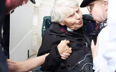 Dukung Palestina & Anti-Genosida, Nenek 83 Tahun Diciduk Polisi Inggris