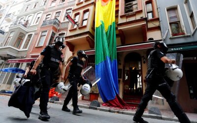 Turki Tangkap Puluhan Orang dalam Razia Anti-LGBTQ+