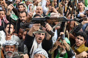 Setelah Perdana Menterinya Tewas, Houtsi Bersumpah Akan Meningkatkan Serangan terhadap &#8220;Israel&#8221;