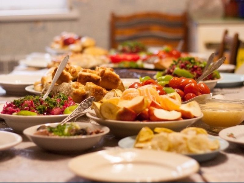 Otoritas Saudi mengimbau masyarakat untuk menghindari pemborosan makanan selama Ramadhan