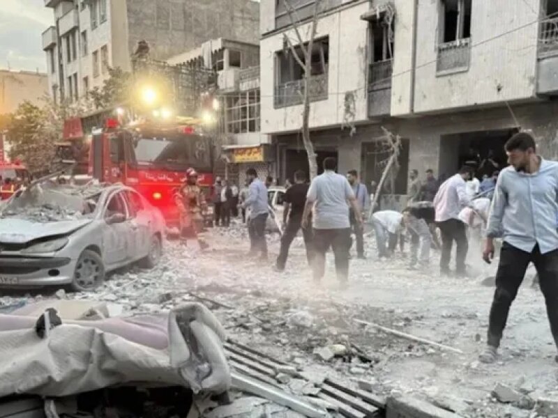 Evakuasi Disiapkan, 15 WNI di Teheran Akan Diberangkatkan ke Baku Lewat Jalur Darat