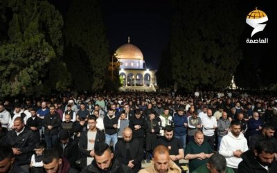100.000 Warga Palestina Hadiri Tarawih di Masjid Al-Aqsa