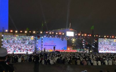 Ribuan Jamaah Tak Gentar Hujan, Hadiri Tabligh Akbar Habib Umar bin Hafidz di Monas