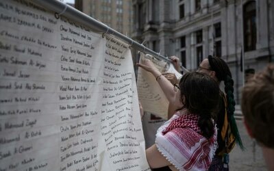 Kain Kafan Bertuliskan 20.000 Nama Anak Gaza Diluncurkan di Philadelphia