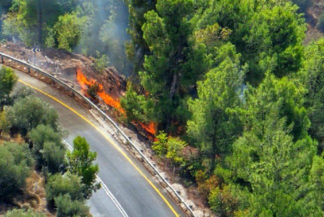 Kebakaran Hebat Melanda ‘Israel’ Utara usai 130 Roket Ditembakkan dari Lebanon