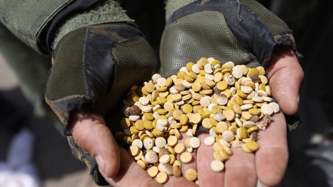 Suriah: Pria Bertopeng Tangkap Pengedar Narkoba di Suweida