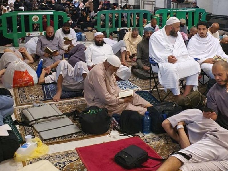 Jutaan Jamaah Padati Hari Itikaf Pertama di Dua Masjid Suci