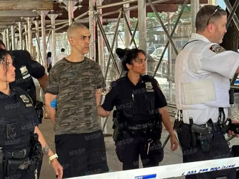 Teriakkan "Allahu Akbar", Pria Bersenjata Pisau Tikam Dua Orang di Depan Sinagoge New York