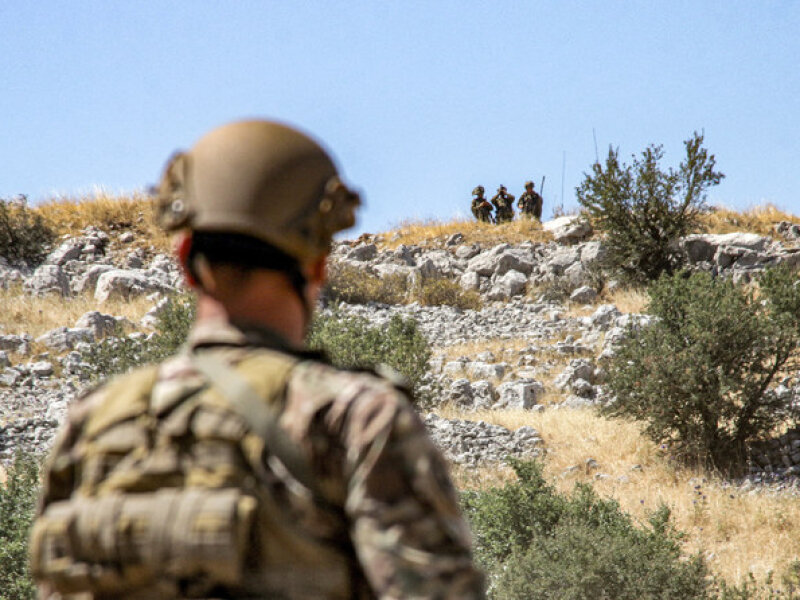 Serangan ISIS terhadap bus militer rezim Asad tewaskan 26 tentara