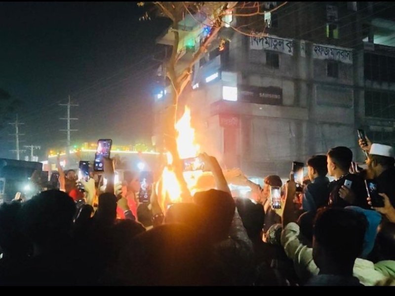 Dituduh Menista Agama, Seorang Pria Hindu Dibakar Hidup-hidup di Bangladesh