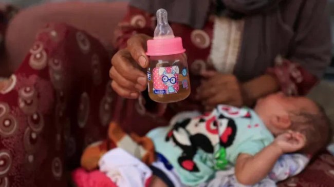 Penjajah &#8216;Israel&#8217; Ubah Susu Jadi Senjata untuk Bunuh Anak Gaza