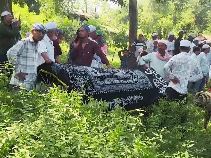 Ditolak Lewati Desa Hindu, Jenazah Muslim di Bihar Dibawa Menyeberangi Sungai
