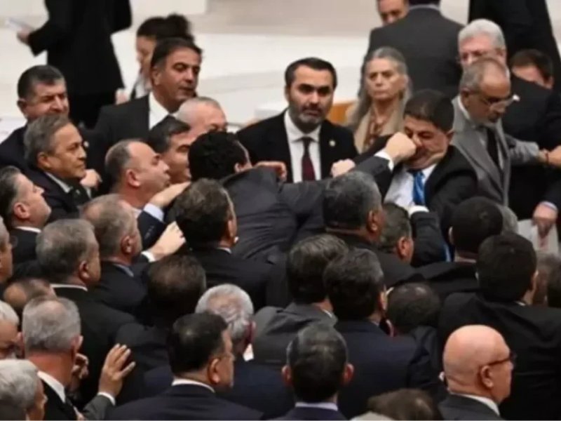 Debat Anggaran Memanas, Anggota Parlemen Turki Baku Hantam