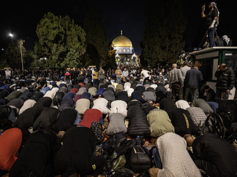 Ratusan ribu orang membanjiri Al Aqsa untuk meraih Lailatul Qadr
