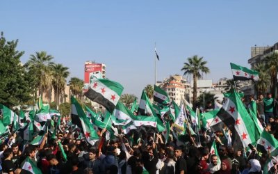 Ratusan Ribu Warga Suriah Turun ke Jalan Peringati Runtuhnya Rezim Bashar Assad