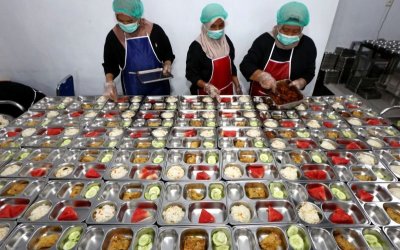 Ekonom Kritik MBG Tetap Jalan Saat Libur Sekolah: Dinilai Tak Logis dan Berpotensi Hamburkan Rp7,9 Triliun