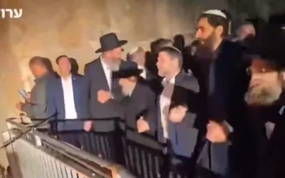 Rayakan Lag B’Omer, Menteri 'Israel' Menari di Masjid Ibrahimi Hebron