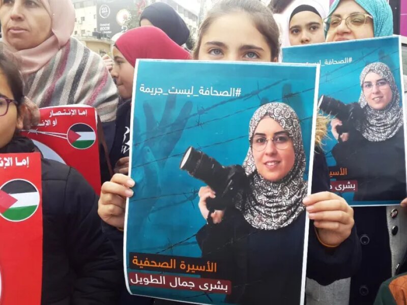 Kepang Rambut Jadi Alasan Represi, Tahanan Perempuan Palestina Alami Kekerasan