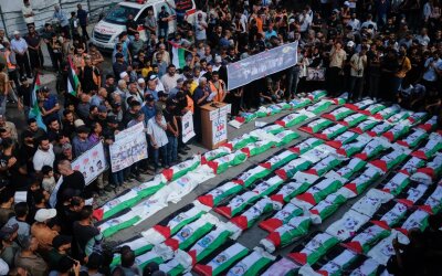 Warga Gaza Kuburkan Massal 100 Orang, Mayoritas Anak