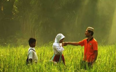 Keutamaan Berbakti Kepada Orang Tua