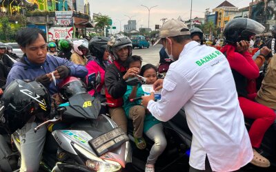BAZNAS RI Salurkan Bantuan Masker bagi Warga Terdampak Abu Vulkanik Gunung Anak Krakatau