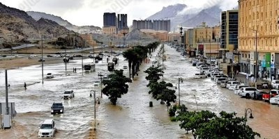 Mekkah Dilanda Banjir Bandang, Jalanan Berubah Jadi Sungai