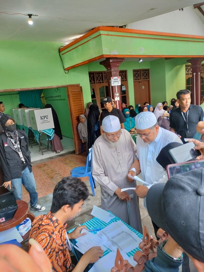 Ustadz Abu Bakar Ba’asyir Gunakan Hak Pilihnya di  TPS Dekat Rumahnya di Sukoharjo Jateng