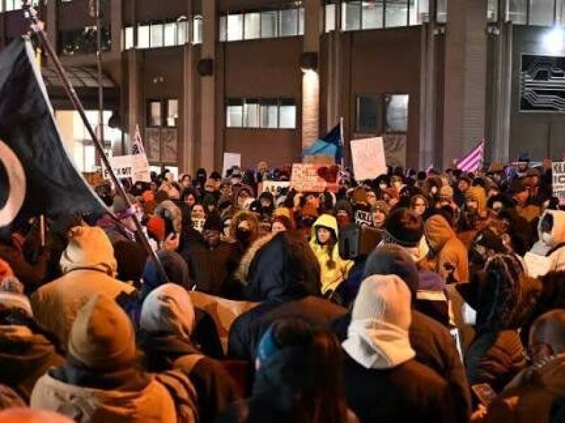 Aparat Imigrasi Tembak Warga AS, Amerika Dilanda Amarah dan Kekacauan