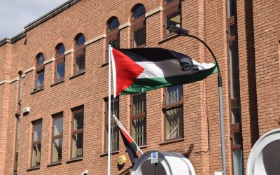 Kedutaan Besar Palestina di London Diserang oleh Kelompok Pro-‘Israel’ Bertopeng