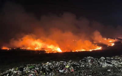 Api Tak Kunjung Padam, 30 Personel Manggala Agni Dikerahkan ke TPA Jatiwaringin