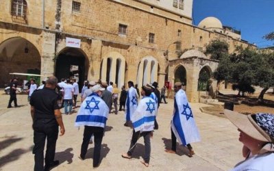 Di Bawah Pengawalan Polisi ‘Israel’, Pemukim Ilegal Serbu Masjid Al-Aqsa saat Hanukkah