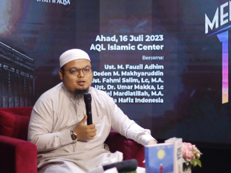 Pelajaran Parenting Keluarga Imran, Doakan dan Dekatkan Anak ke Masjid