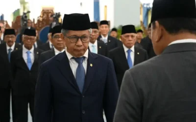 Dilantik Prabowo di Istana, Rocky Gerung Resmi Jadi Anggota Wantimpres