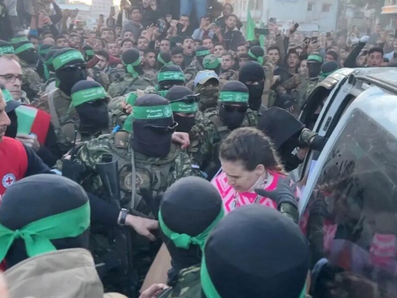 Hamas Serahkan 3 Sandera 'Israel' ke Palang Merah Internasional