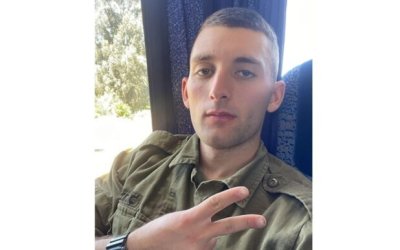 Ayah Tentara ‘Israel’ yang Ditawan: “Putraku Diperlakukan Manusiawi oleh Hamas”