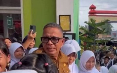 Tangis Haru Siswa Prabumulih Saat Kepsek Roni Ardiansyah Dicopot, Diduga karena Tegur Anak Pejabat