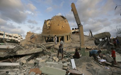 Ketika "Israel" mengebom Masjid yang menjadi tempat berlindung keluarga-keluarga Palestina