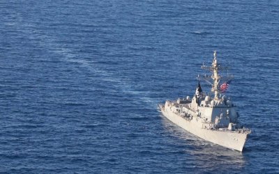 Gunakan Drone & Rudal, Milisi Houthi Serang Dua Kapal Perang AS