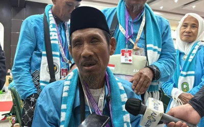 Kisah Haru Jemaah Tunanetra Asal Sinjai: Menabung 20 Tahun, Kini Berangkat Haji