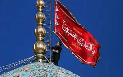 Iran Kibarkan Bendera Merah, Simbol Balasan dan Ketegangan