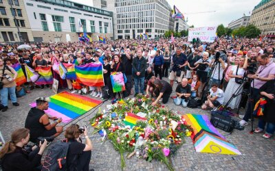 Mobil Seruduk Kerumunan Acara LGBT Berlin, Polisi Tangkap Tersangka yang Diduga Terinspirasi ISIS