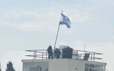 Pasukan ‘Israel’ Serbu Markas UNRWA di Yerusalem, Copot Bendera PBB Ganti dengan Bendera ‘Israel’