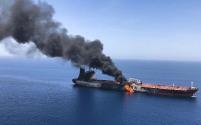 Saudi Murka, Dua Tanker Dihantam Iran di Selat Hormuz