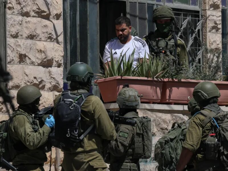 'Israel' Serbu Kamp Shuafat dan Anata, 100 Warga Palestina Ditangkap