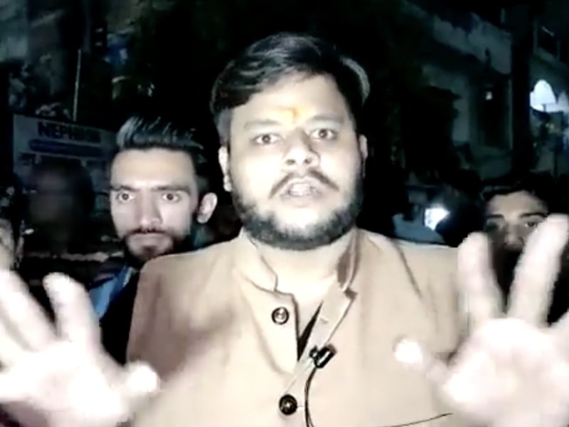 Massa Hindu Radikal Bubarkan dan Larangan Shalat Tarawih di Uttar Pradesh