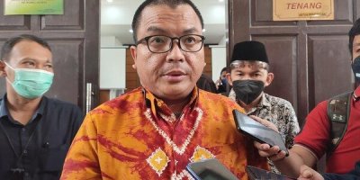 Denny Indrayana Bergabung Bela Roy Suryo Cs